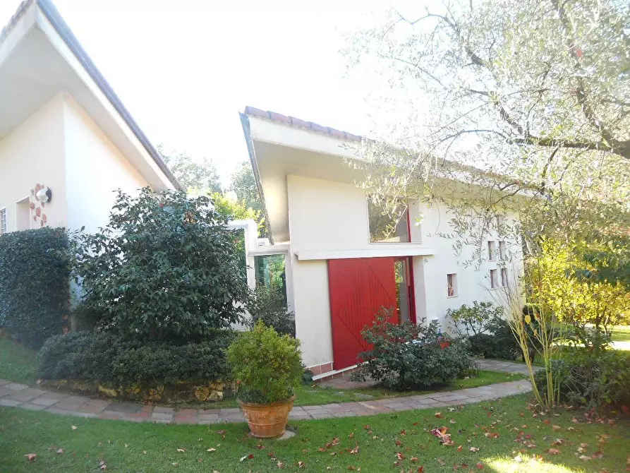 Immagine 16 di Villa in vendita  a Sarzana