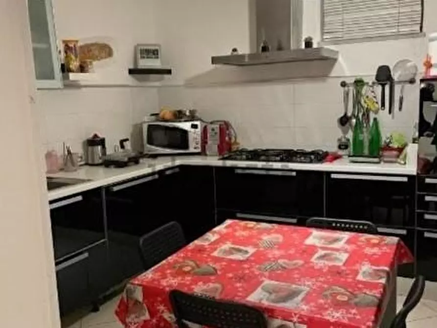 Immagine 1 di Casa semindipendente in vendita  a Carrara