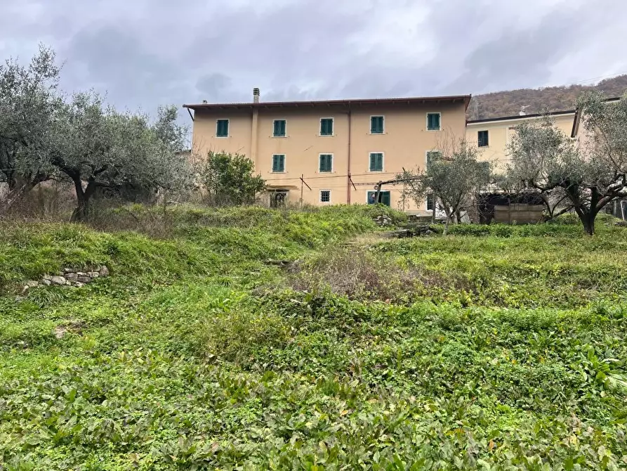 Immagine 3 di Villa in vendita  a Carrara