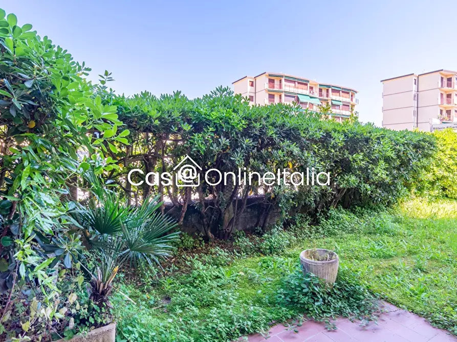 Immagine 11 di Appartamento in vendita  in Via Novara angolo via Alfieri viareggio a Viareggio