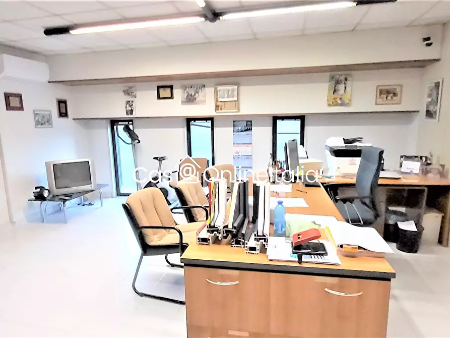 Immagine 13 di Negozio in vendita  in Via Pietro Soriano 22 a Perugia