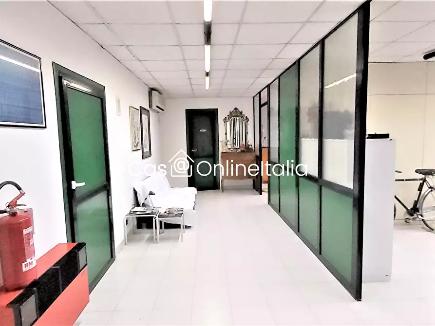 Immagine 10 di Negozio in vendita  in Via Pietro Soriano 22 a Perugia