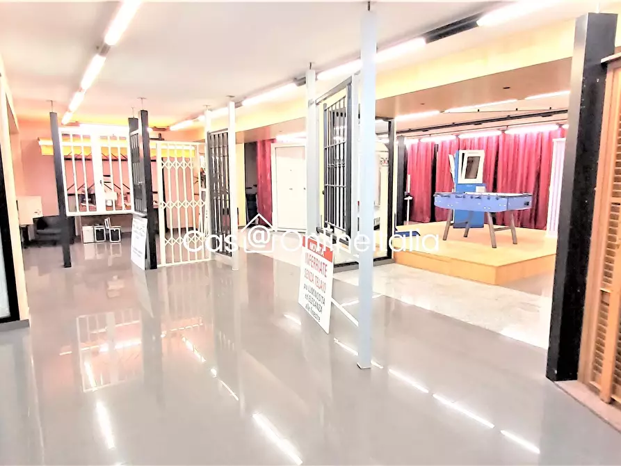 Immagine 4 di Negozio in vendita  in Via Pietro Soriano 22 a Perugia