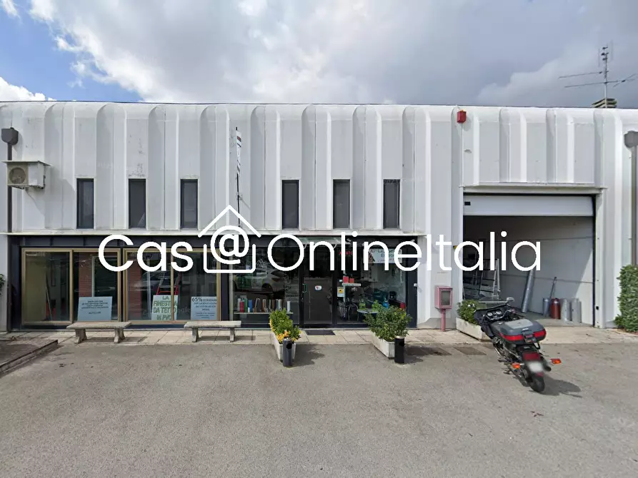 Immagine 15 di Negozio in vendita  in Via Pietro Soriano 22 a Perugia