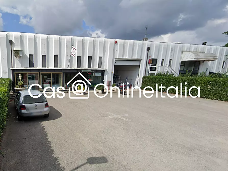 Immagine 16 di Negozio in vendita  in Via Pietro Soriano 22 a Perugia