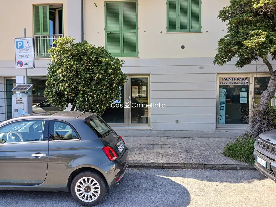 Immagine 4 di Negozio in vendita  in Piazza Lemmetti a Camaiore