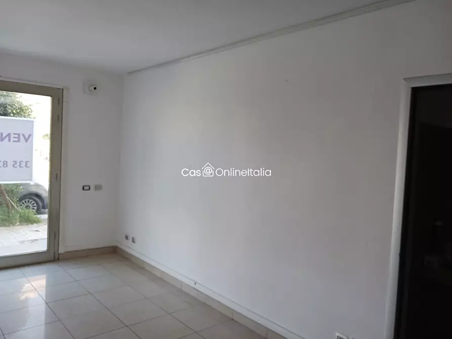 Immagine 14 di Negozio in vendita  in Piazza Lemmetti a Camaiore