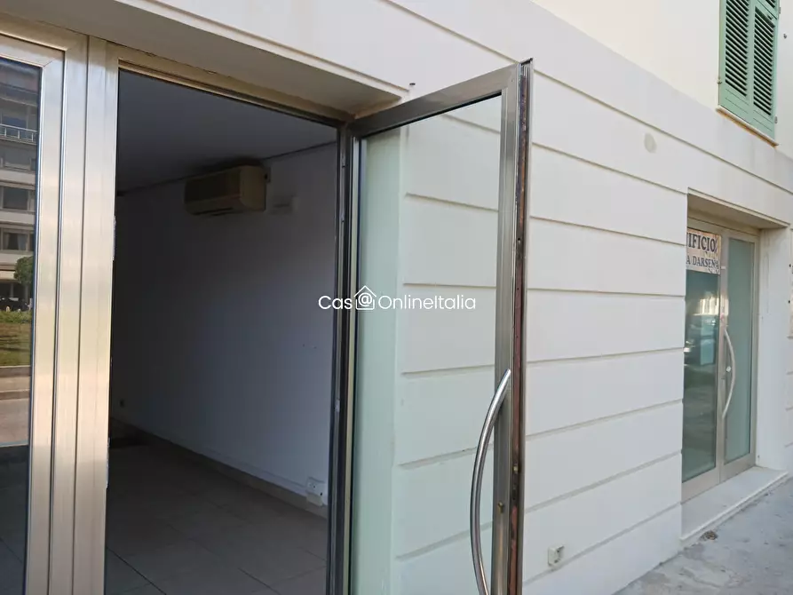 Immagine 5 di Negozio in vendita  in Piazza Lemmetti a Camaiore