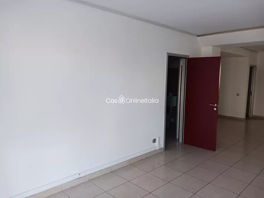 Immagine 11 di Negozio in vendita  in Piazza Lemmetti a Camaiore