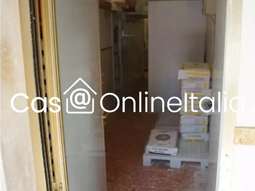 Immagine 3 di Negozio in vendita  in Piazza Piediluco 32 a Perugia