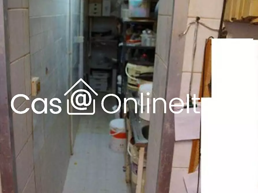 Immagine 6 di Negozio in vendita  in Piazza Piediluco 32 a Perugia