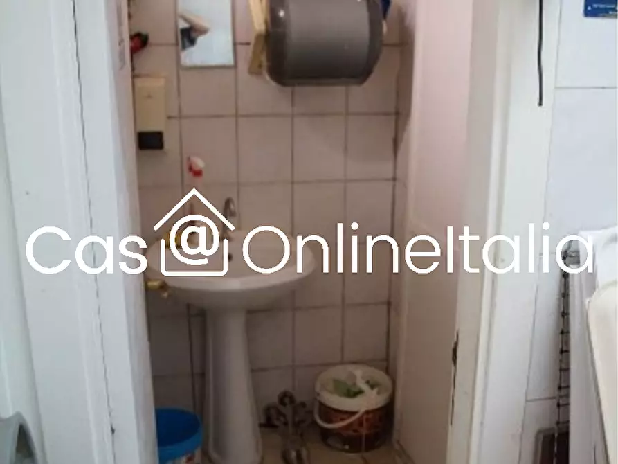 Immagine 9 di Negozio in vendita  in Piazza Piediluco 32 a Perugia