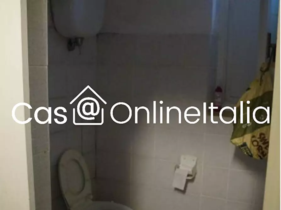 Immagine 10 di Negozio in vendita  in Piazza Piediluco 32 a Perugia