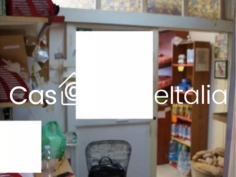 Immagine 11 di Negozio in vendita  in Piazza Piediluco 32 a Perugia