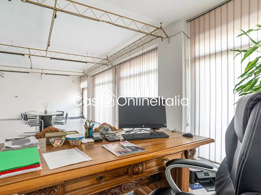 Immagine 1 di Negozio in affitto  in Via Giovanni Costantini 15 a Prato