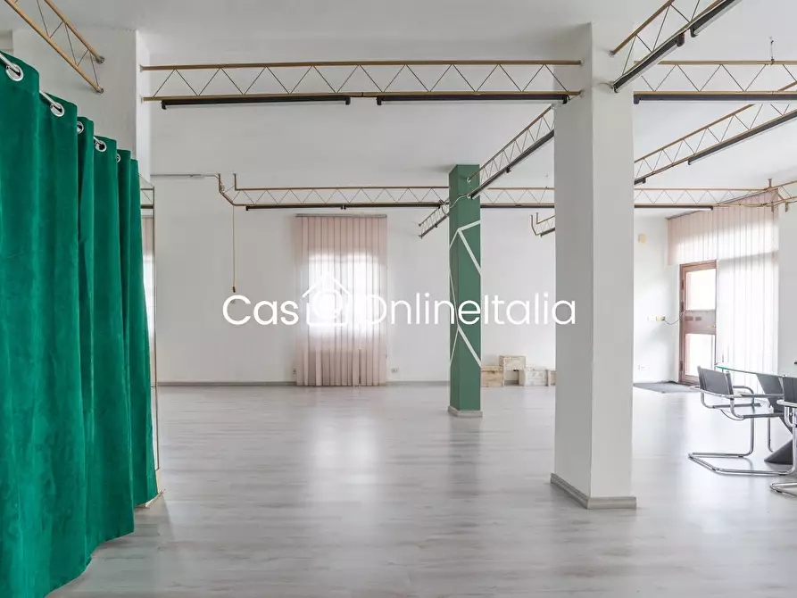 Immagine 10 di Negozio in affitto  in Via Giovanni Costantini 15 a Prato