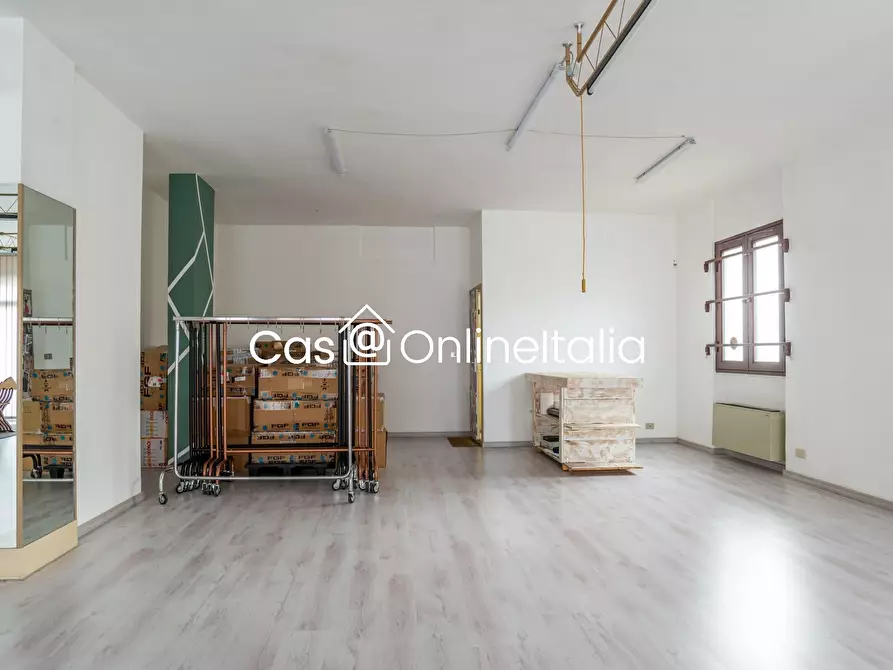 Immagine 14 di Negozio in affitto  in Via Giovanni Costantini 15 a Prato