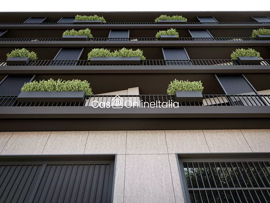 Immagine 14 di Locale commerciale in vendita  in Viale della Repubblica 171 a Prato