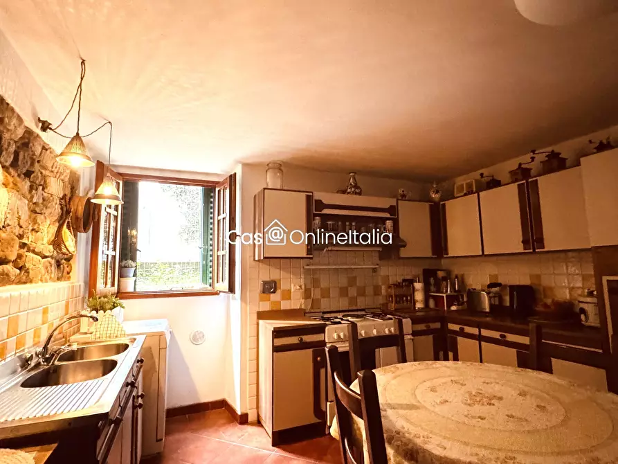 Immagine 10 di Casa indipendente in vendita  in Piazza Baroni 5 a Vaiano