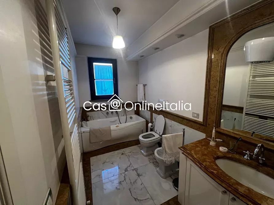 Immagine 14 di Villa in vendita  in Viale Fratelli Cervi 14 a Prato