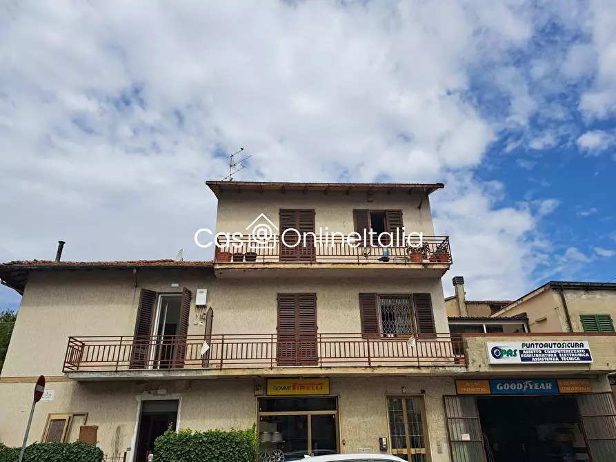 Immagine 1 di Casa indipendente in vendita  in Via F. Ferrucci 3 a Campi Bisenzio