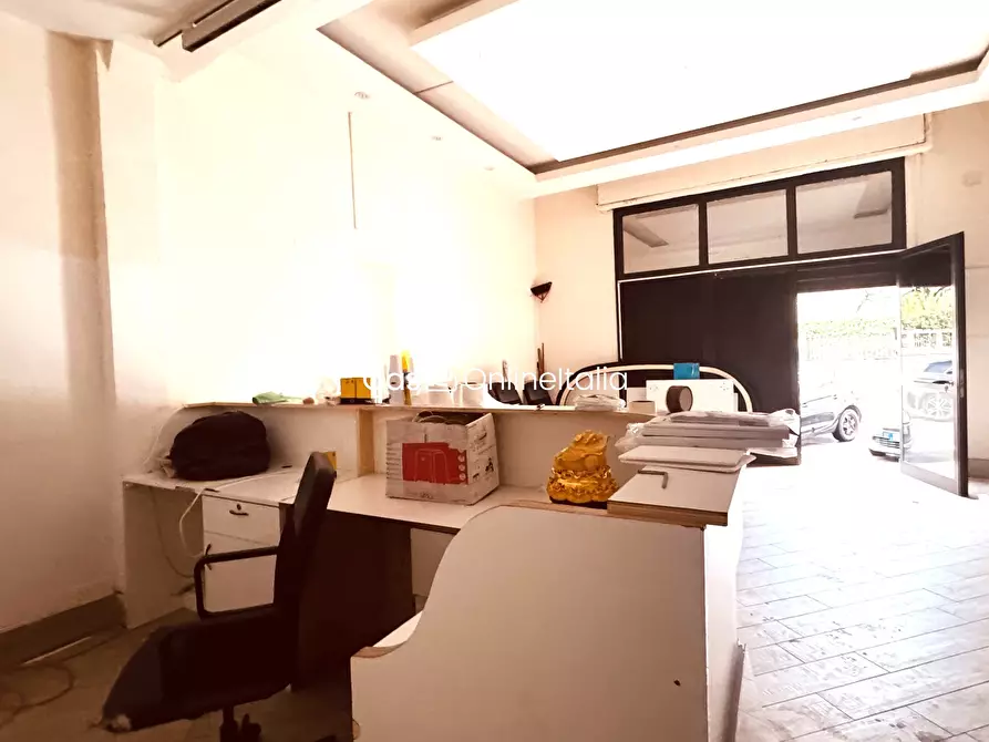 Immagine 3 di Negozio in affitto  in Via Roma 120 a Prato
