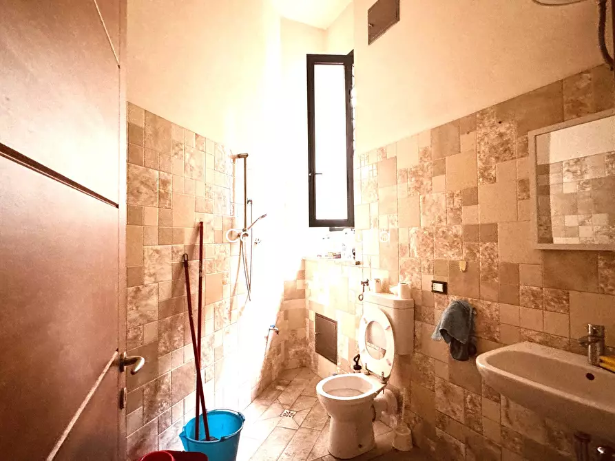 Immagine 13 di Negozio in affitto  in Via Roma 120 a Prato