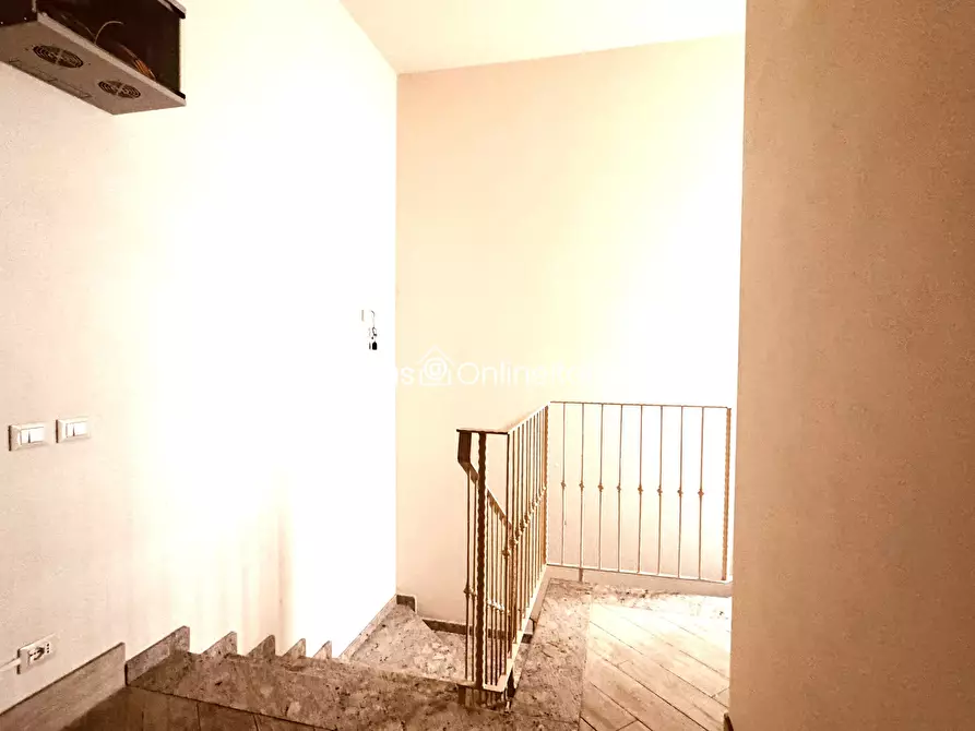 Immagine 15 di Negozio in affitto  in Via Roma 120 a Prato