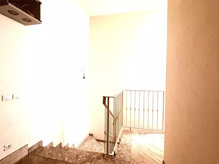 Immagine 14 di Negozio in affitto  in Via Roma 120 a Prato