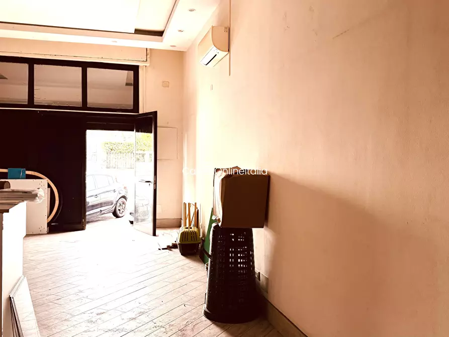 Immagine 16 di Negozio in affitto  in Via Roma 120 a Prato