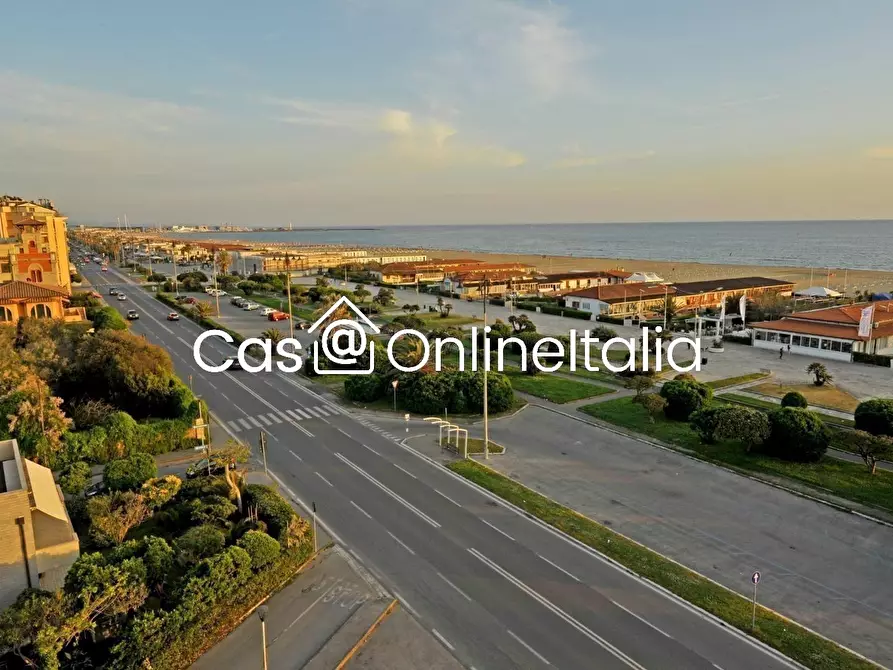 Immagine 1 di Appartamento in affitto  in Viale Alfredo Belluomini a Viareggio