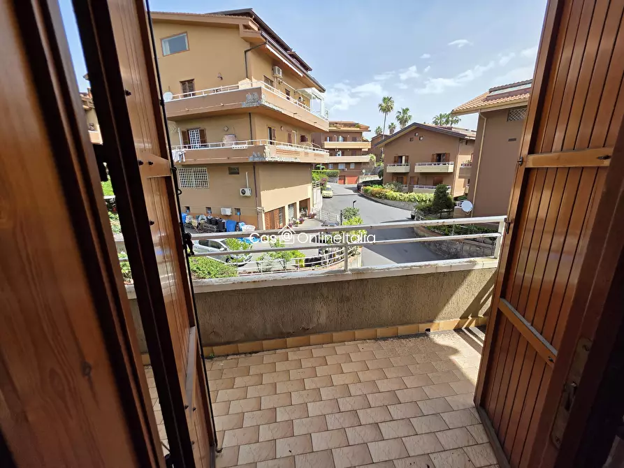 Immagine 4 di Appartamento in vendita  in Via Barriera del Bosco 4 a Gravina Di Catania