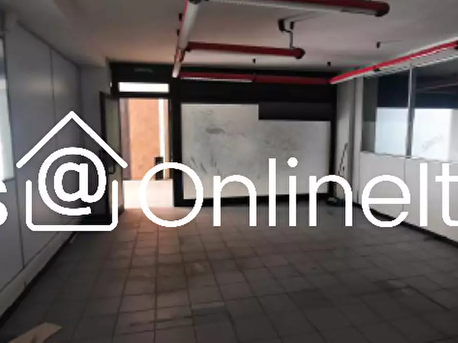 Immagine 2 di Negozio in vendita  in Via Martiri dei Lager 94 a Perugia