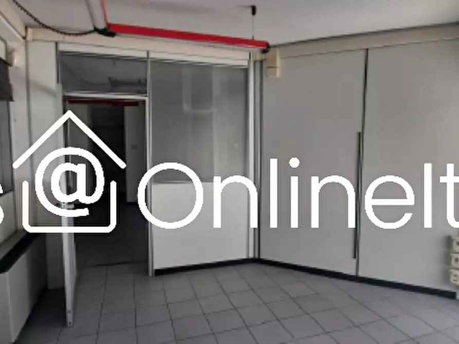 Immagine 3 di Negozio in vendita  in Via Martiri dei Lager 94 a Perugia