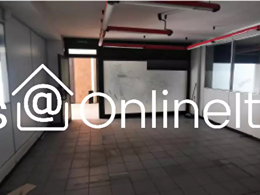 Immagine 5 di Negozio in vendita  in Via Martiri dei Lager 94 a Perugia