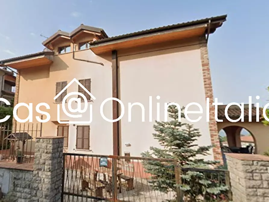 Immagine 4 di Appartamento in vendita  in Via Alessandro Fabbroni 6 a Passignano Sul Trasimeno