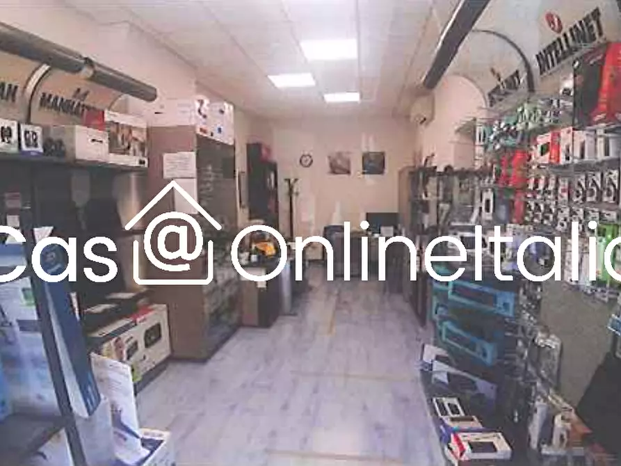 Immagine 3 di Negozio in vendita  in Strada Eugubina 16 a Perugia