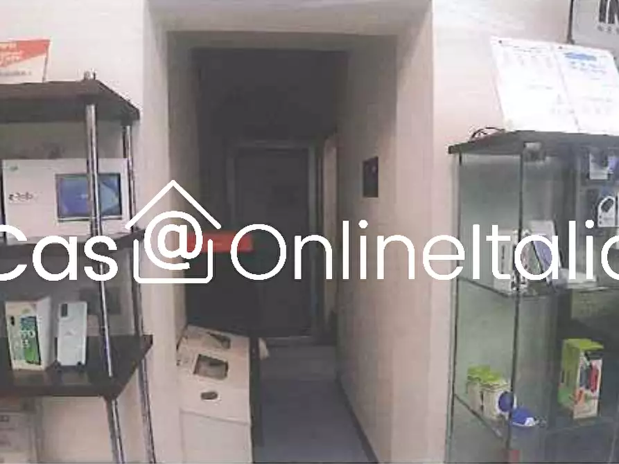 Immagine 5 di Negozio in vendita  in Strada Eugubina 16 a Perugia
