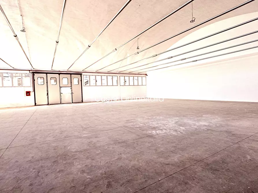 Immagine 2 di Capannone industriale in affitto  in Viale A. Labriola 56 a Montemurlo