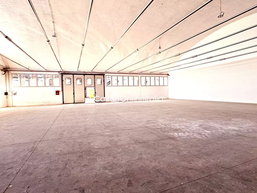 Immagine 3 di Capannone industriale in affitto  in Viale A. Labriola 56 a Montemurlo