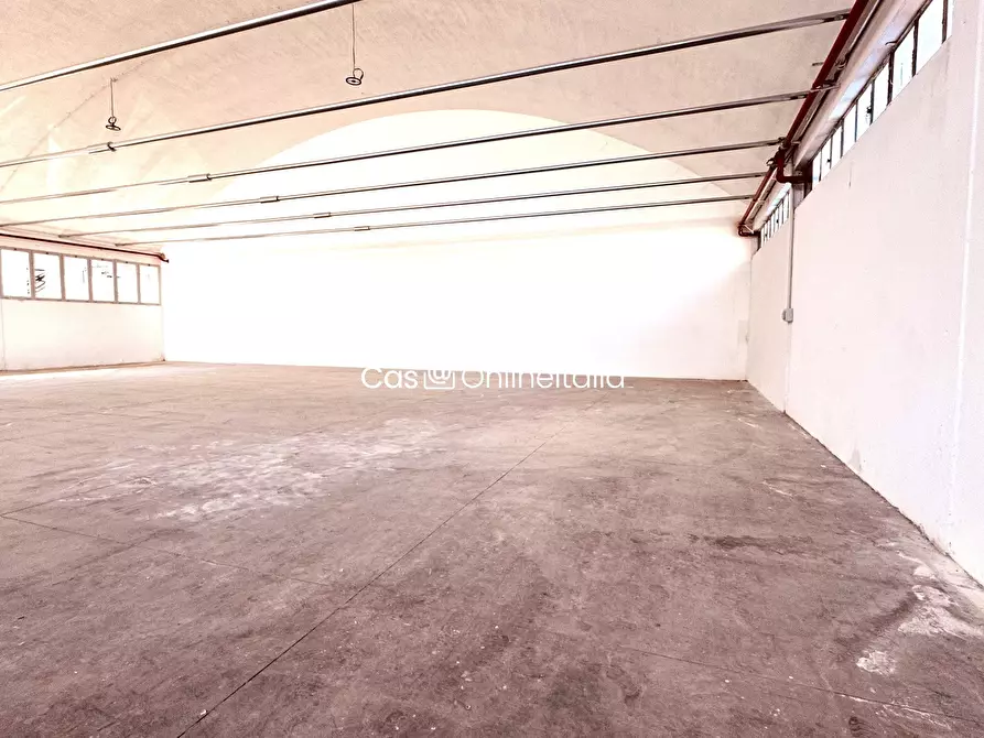 Immagine 4 di Capannone industriale in affitto  in Viale A. Labriola 56 a Montemurlo