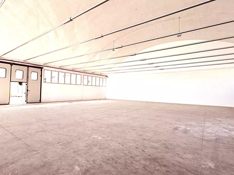 Immagine 8 di Capannone industriale in affitto  in Viale A. Labriola 56 a Montemurlo