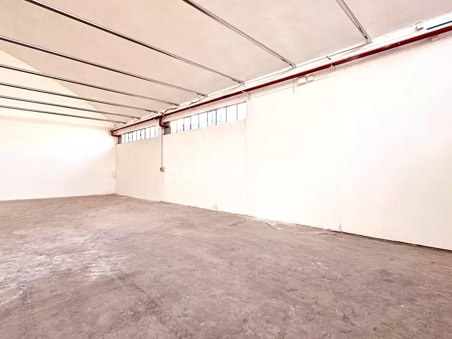 Immagine 10 di Capannone industriale in affitto  in Viale A. Labriola 56 a Montemurlo