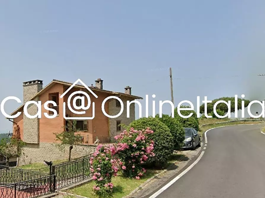 Immagine 5 di Villa in vendita  in Via IV Novembre 4 a Passignano Sul Trasimeno