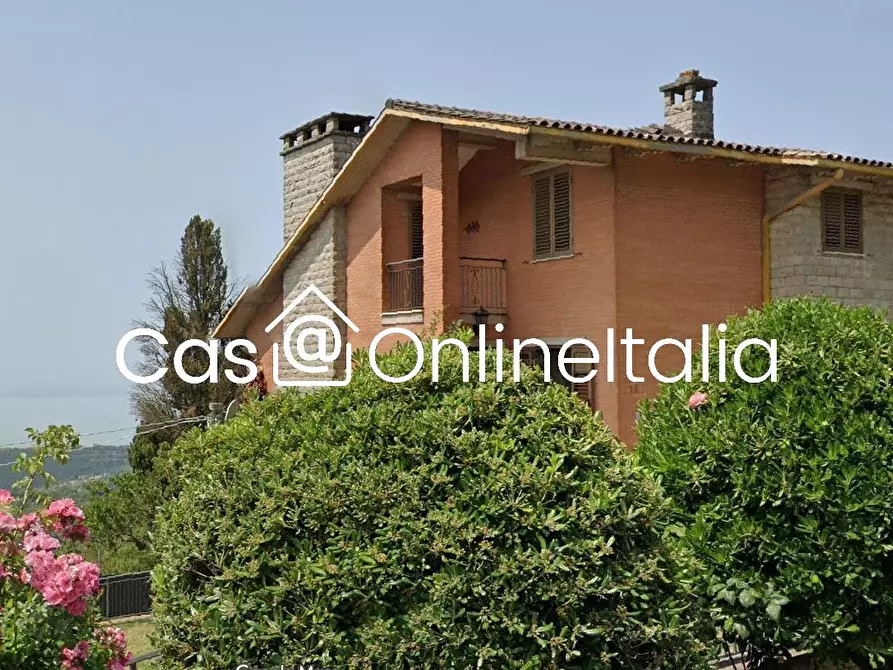 Immagine 3 di Villa in vendita  in Via IV Novembre 4 a Passignano Sul Trasimeno