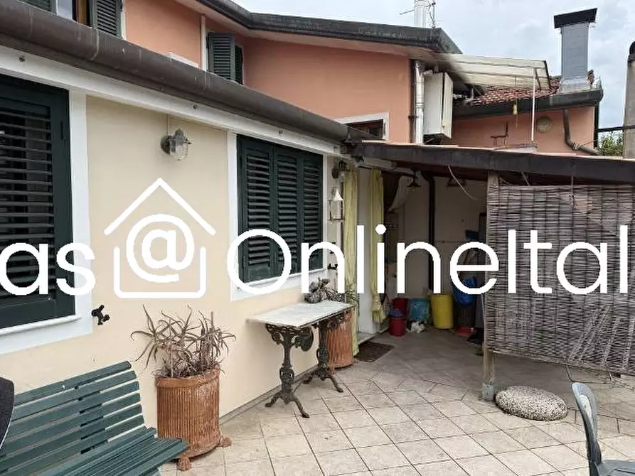 Immagine 13 di Appartamento in vendita  in Via Sarzanese 7965 a Massarosa