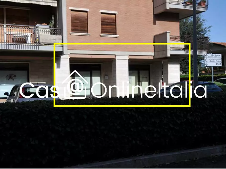 Immagine 1 di Negozio in vendita  in Viale Patrono d'Italia 43 a Assisi