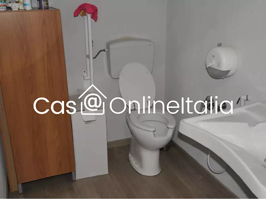 Immagine 10 di Negozio in vendita  in Viale Patrono d'Italia 43 a Assisi