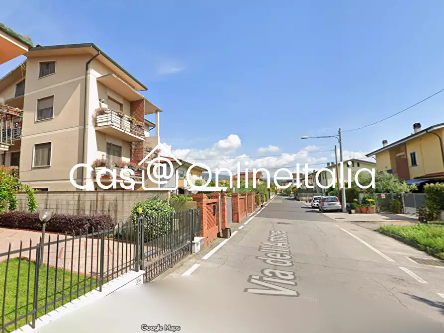 Immagine 8 di Appartamento in vendita  in Via dell'Amore 178 a Lucca