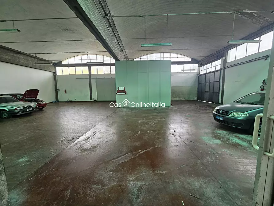 Immagine 23 di Locale commerciale in vendita  in Strada Vicinale S. Pietrino 2 a Perugia